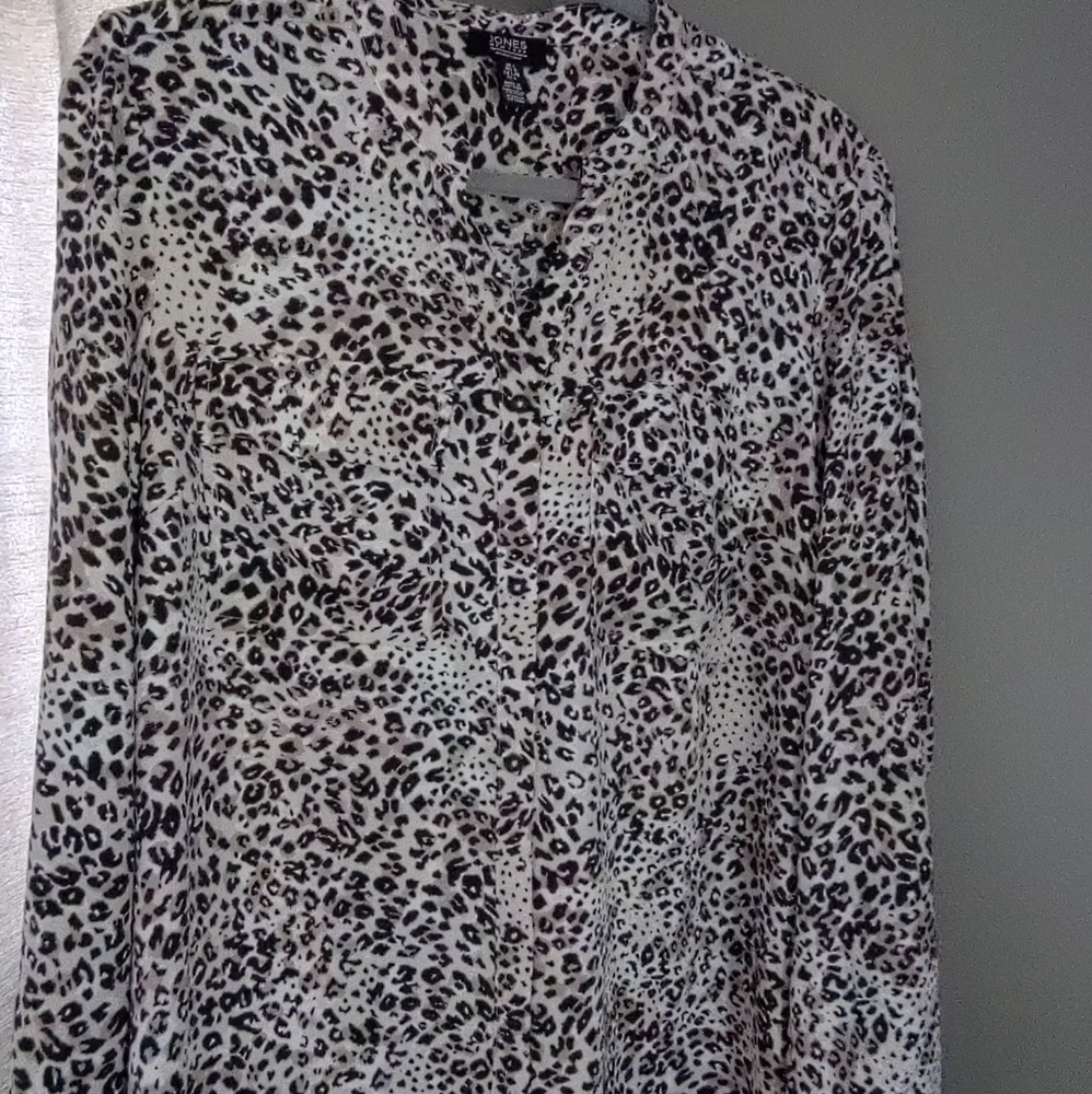 Jones New York Leopard print blouse